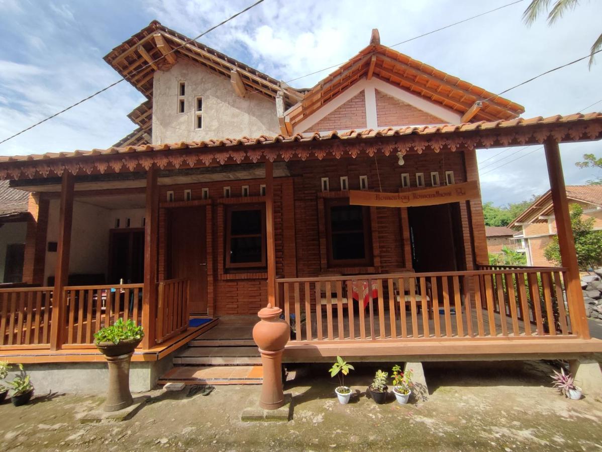 Romadhoni Homestay Magelang Esterno foto